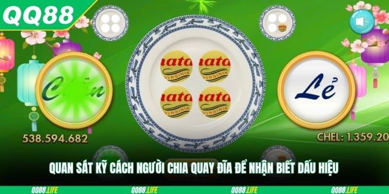 Quan sát kỹ cách người chia quay đĩa để nhận biết dấu hiệu